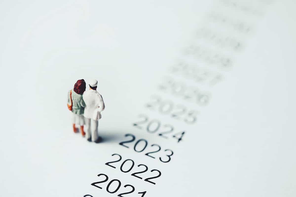top-up-your-pension-for-a-better-future Couple looking to top up pension.